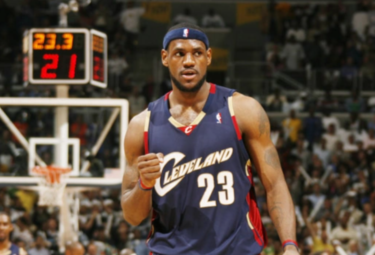 5.82亿历史第一！老詹22年生涯签了多少份合同？未来有望再创新高