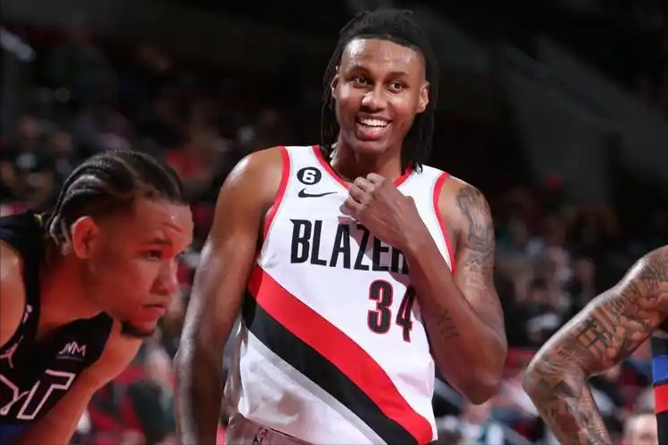 1夜5笔签约达成！湖人签23+12中锋，火箭再签一位3D，掘金签1前锋