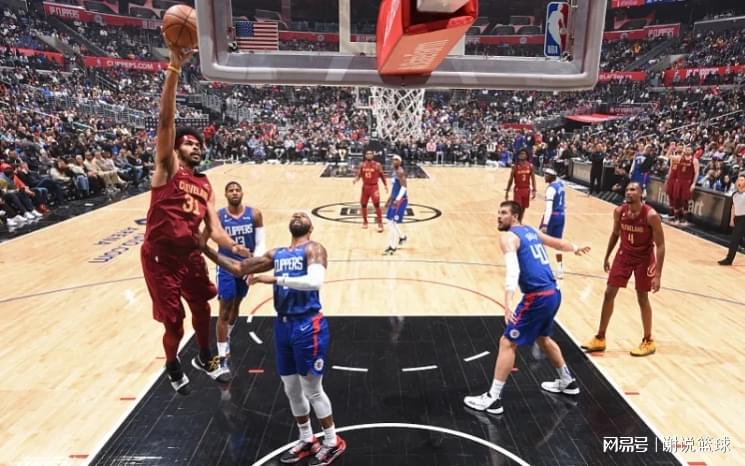 湖人内线引援四处撒网，又增加三大选项，两全明星中锋入围